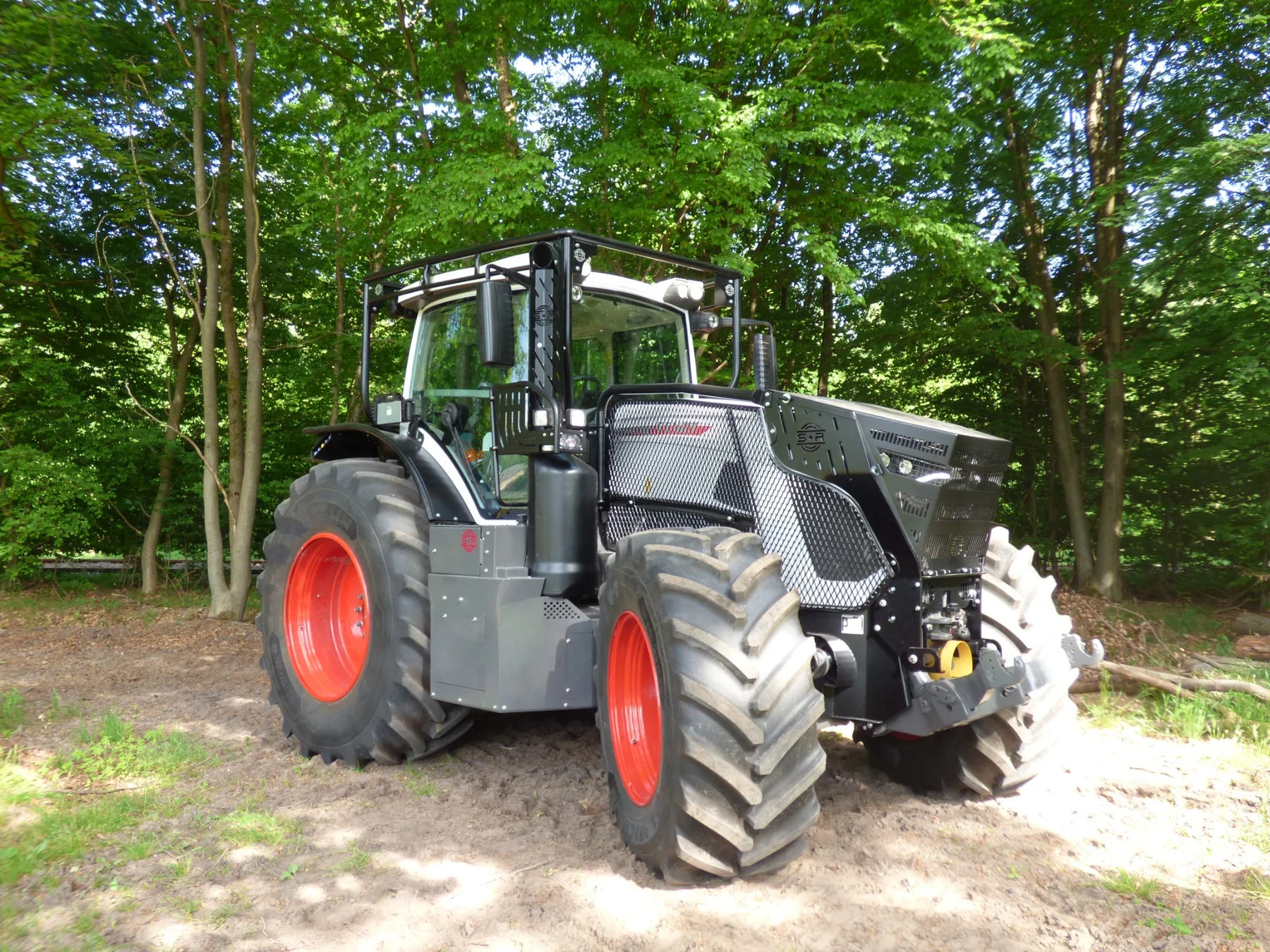 Réalisation de blindage forestier et protection forestière Fendt 900 Gen 6 et Gen 7